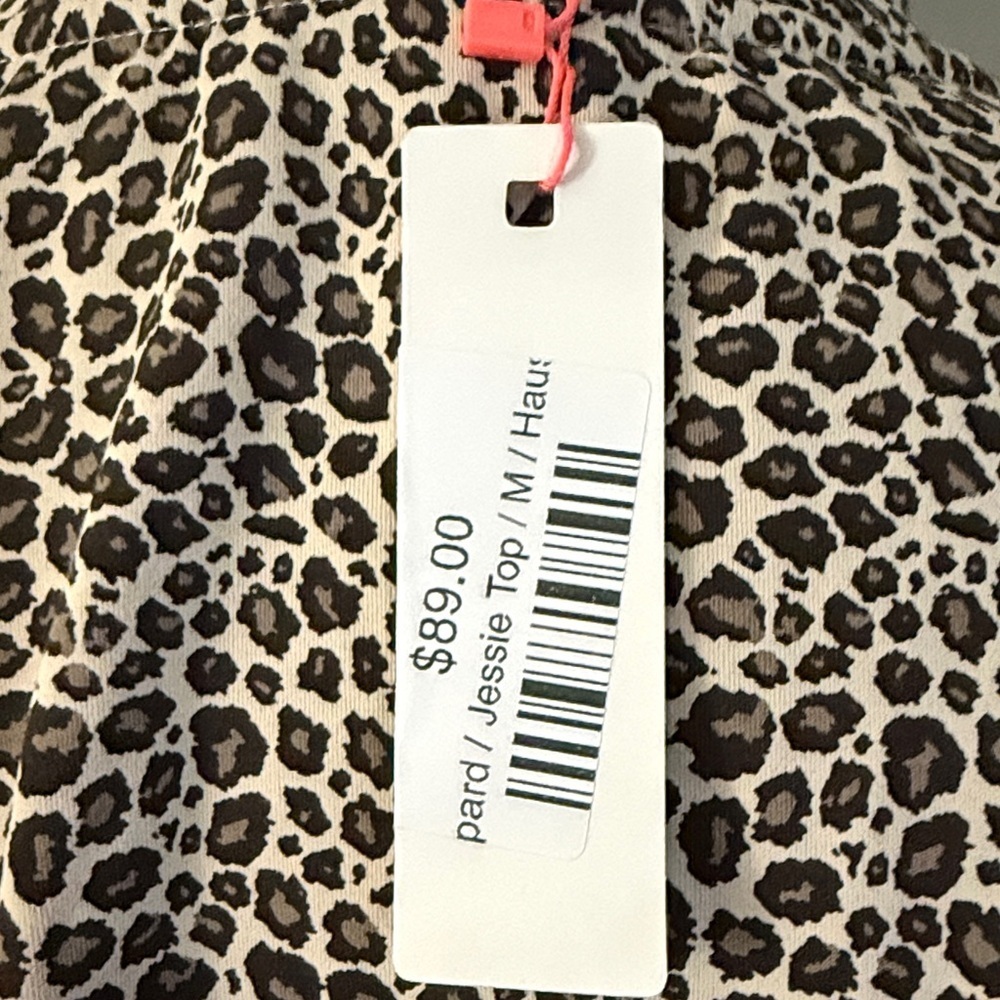 The GREII ladies, leopard print crewneck flowy sleeves, medium NWT - Picture 7 of 14